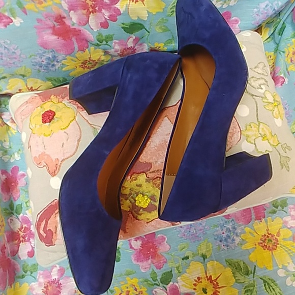 HALSTON BLUE SUEDE PUMPS - Picture 5 of 7